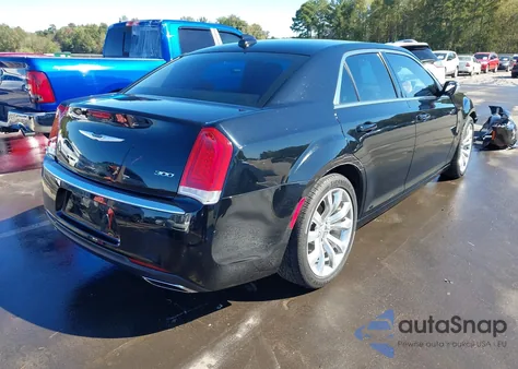 2019 Chrysler 300 Touring z USA, uszkodzony, nr VIN 2C3CCAAG8KH660344